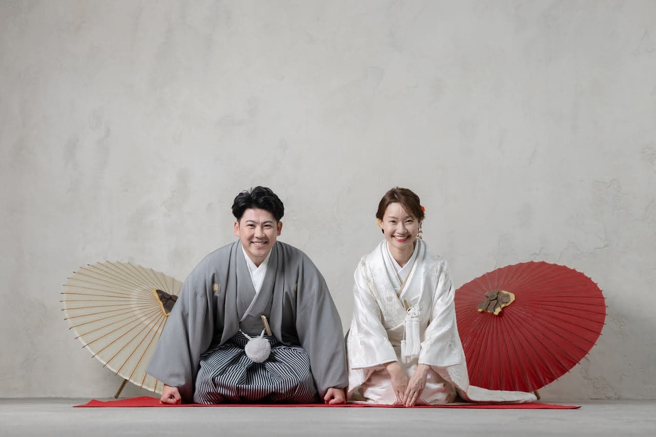 【スタジオ・チャペル・テラスが選べるフォトウエディングプラン】スタジオ撮影とチャペル撮影から選べるフォトウエディングプラン。 さらにテラスでのロケーションフォトもオプションで追加可能です。 屋内外それぞれの魅力を活かし、理想の一枚を残せます。